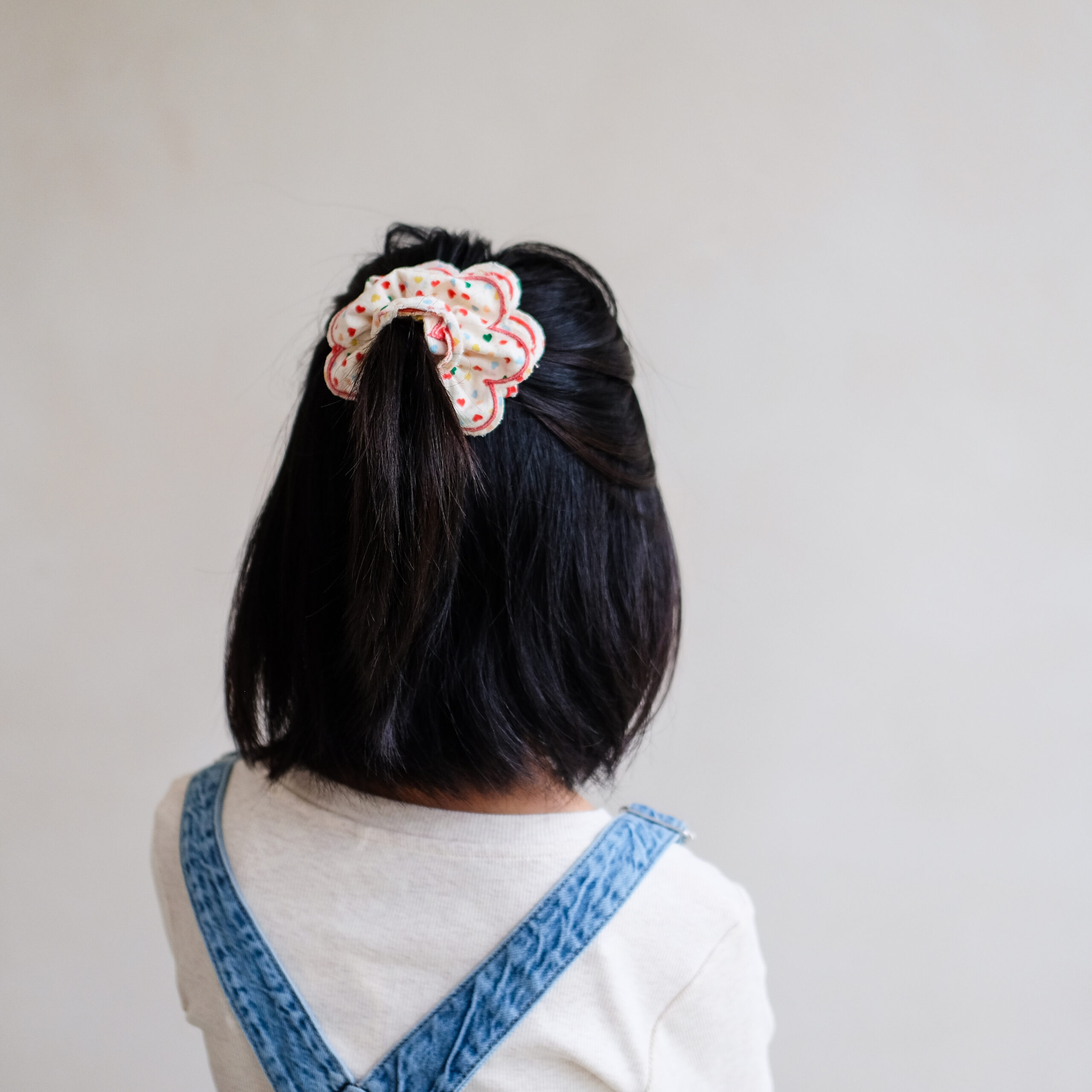 Heart Print Scalloped Scrunchie - Image 3