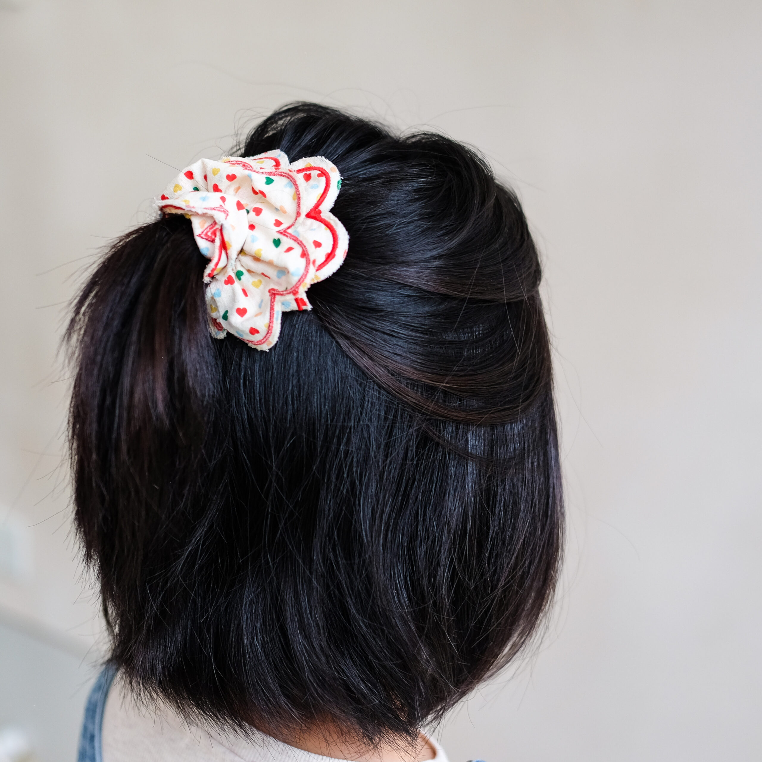 Heart Print Scalloped Scrunchie - Image 2